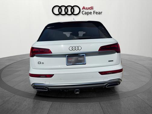 Glacier White Metallic 2023 Audi Q5 45 S line quattro Premium