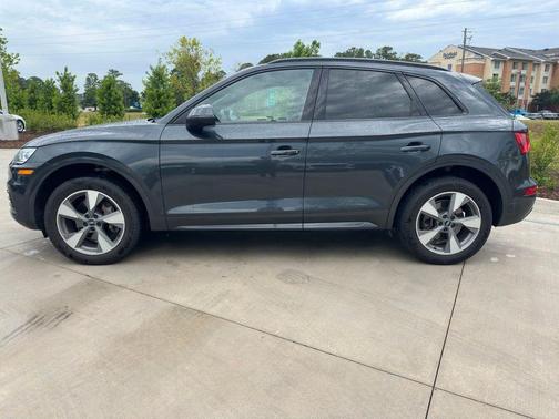 Manhattan Gray Metallic 2020 Audi Q5 45 Titanium Premium