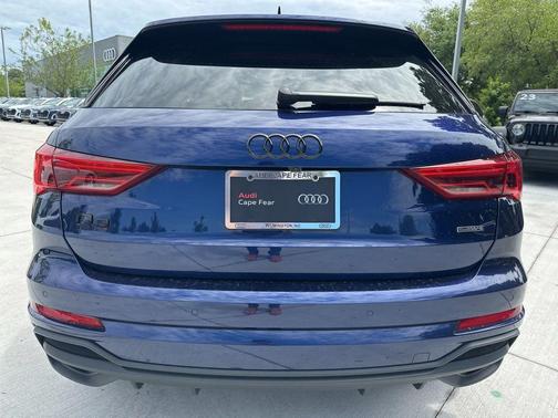 Navarra Blue Metallic 2023 Audi Q3 45 S line Premium