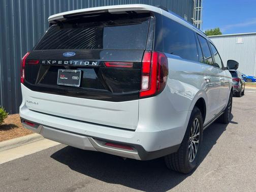Silver Metallic 2025 Ford Expedition Platinum