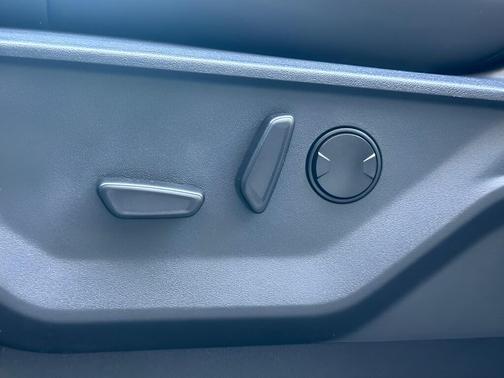 Silver Metallic 2025 Ford Expedition Platinum