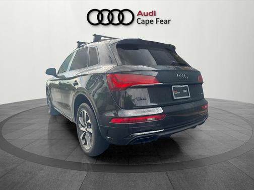 Mythos Black Metallic 2024 Audi Q5 45 S line quattro Premium