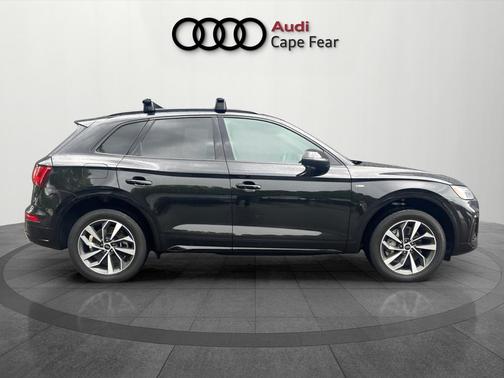 Mythos Black Metallic 2024 Audi Q5 45 S line quattro Premium