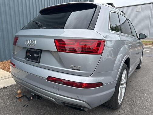 Florett Silver Metallic 2017 Audi Q7 3.0T Prestige