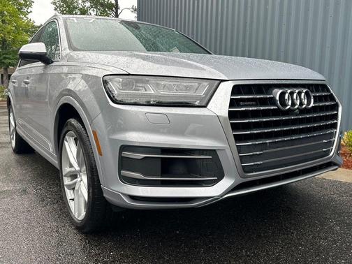 Florett Silver Metallic 2017 Audi Q7 3.0T Prestige