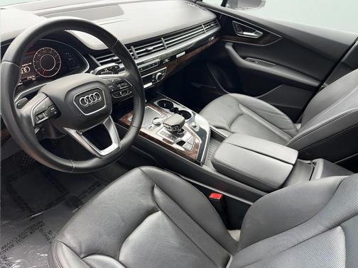 Florett Silver Metallic 2017 Audi Q7 3.0T Prestige
