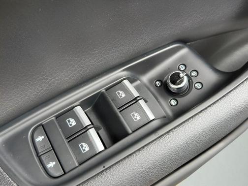 Florett Silver Metallic 2017 Audi Q7 3.0T Prestige