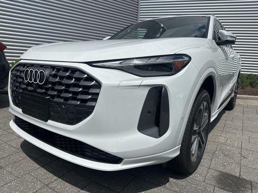 Glacier White Metallic 2026 Audi Q5