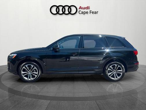 Mythos Black Metallic 2026 Audi Q7 55