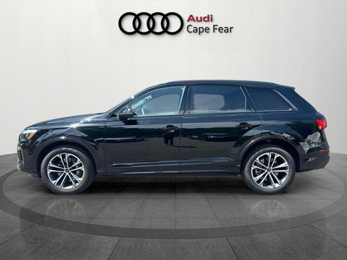 Mythos Black Metallic 2026 Audi Q7 55