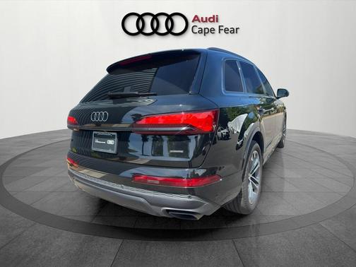 Mythos Black Metallic 2026 Audi Q7 55