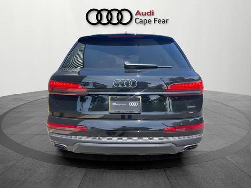 Mythos Black Metallic 2026 Audi Q7 55