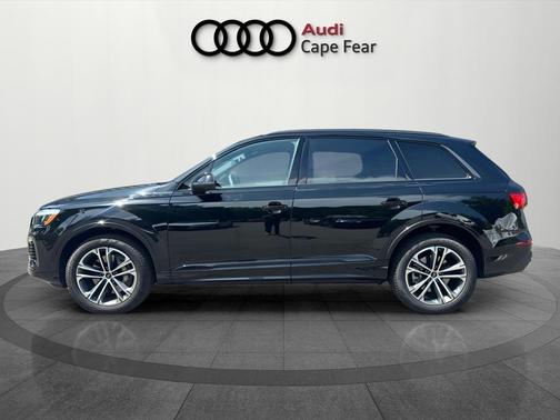 Mythos Black Metallic 2026 Audi Q7 55