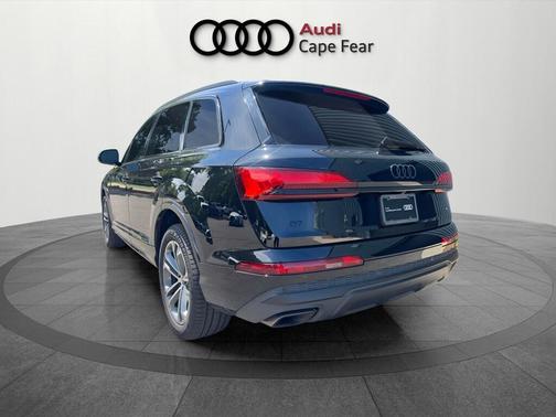 Mythos Black Metallic 2026 Audi Q7 55
