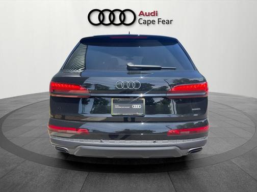 Mythos Black Metallic 2026 Audi Q7 55