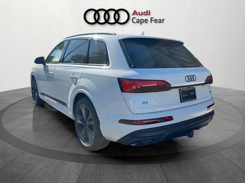 Glacier White Metallic 2026 Audi Q7 55 Premium Plus