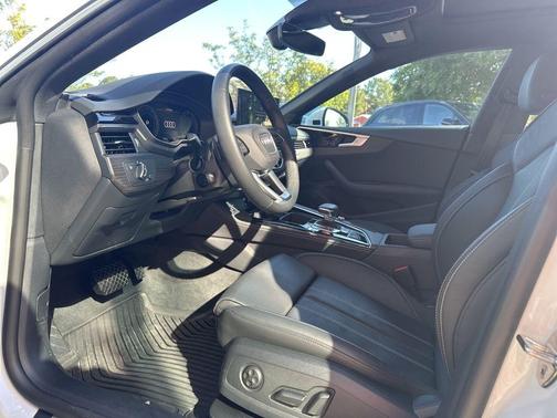 Glacier White Metallic 2024 Audi A5 Sportback 45 S line quattro Premium