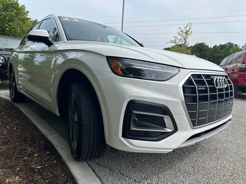 Ibis White 2023 Audi Q5 40 Premium