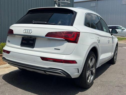 Ibis White 2023 Audi Q5 40 Premium