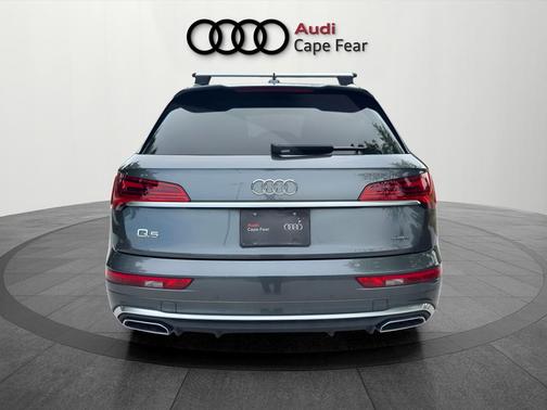 Daytona Gray Pearl Effect 2023 Audi Q5 e 55 S line quattro Premium