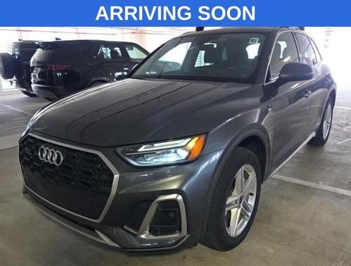 Daytona Gray Pearl Effect 2023 Audi Q5 e 55 S line quattro Premium