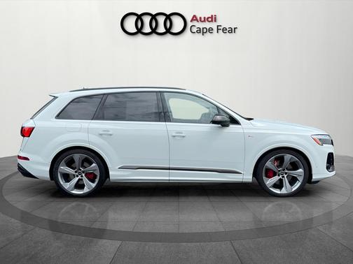 Glacier White Metallic 2026 Audi Q7 55