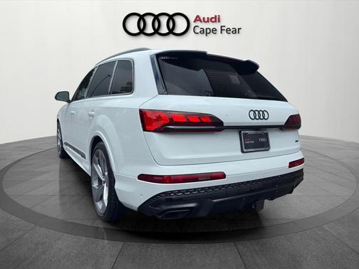 Glacier White Metallic 2026 Audi Q7 55