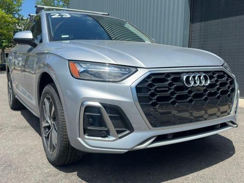 Florett Silver Metallic 2023 Audi Q5 45 S line Premium Plus