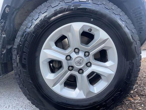 Classic Silver Metallic 2017 Toyota 4Runner SR5 Premium