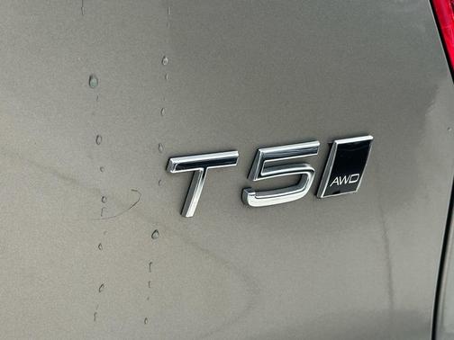 2021 Volvo XC40 T5 Inscription