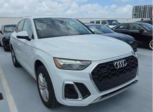 Glacier White Metallic 2023 Audi Q5 45 S line quattro Premium