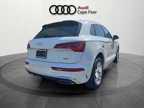 Glacier White Metallic 2023 Audi Q5 45 S line quattro Premium