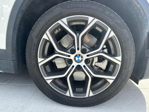 Alpine White 2022 BMW X1 xDrive28i