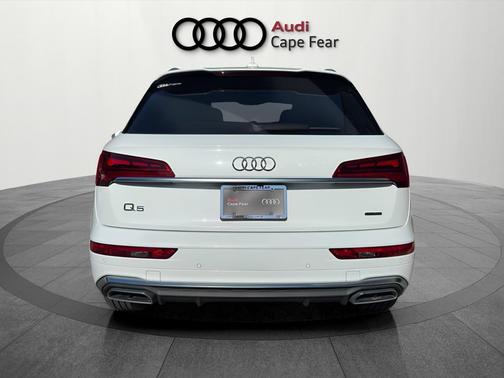 Glacier White Metallic 2023 Audi Q5 45 S line quattro Premium
