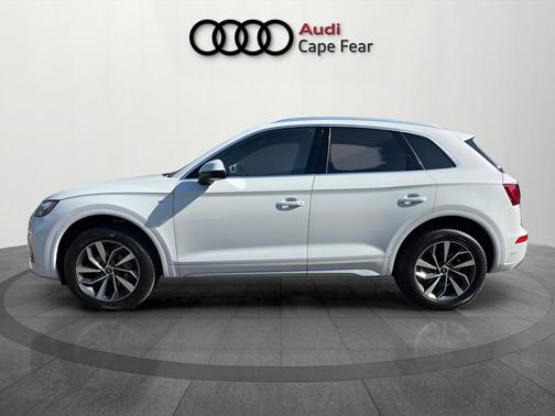 Glacier White Metallic 2023 Audi Q5 45 S line quattro Premium