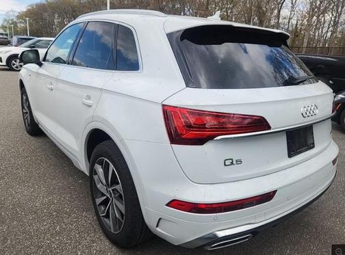 Glacier White Metallic 2023 Audi Q5 45 S line quattro Premium