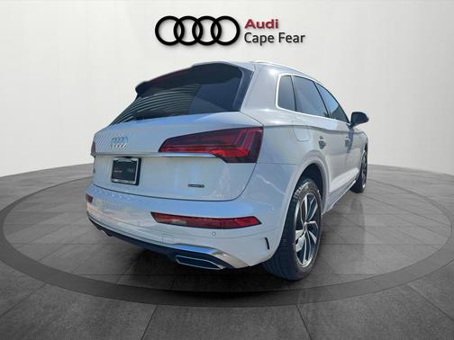 Glacier White Metallic 2023 Audi Q5 45 S line quattro Premium