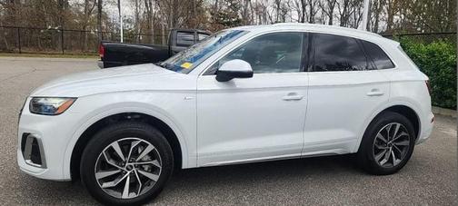 Glacier White Metallic 2023 Audi Q5 45 S line quattro Premium