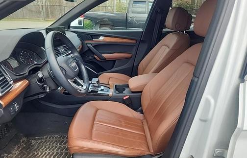 Glacier White Metallic 2023 Audi Q5 45 S line quattro Premium