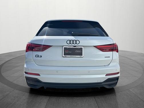 Glacier White Metallic 2025 Audi Q3 45 S line Premium