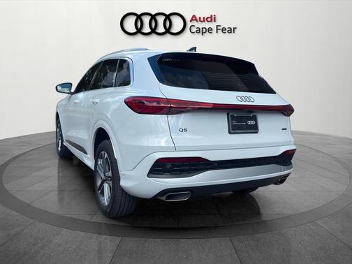 Glacier White Metallic 2025 Audi Q5 2.0T quattro Premium
