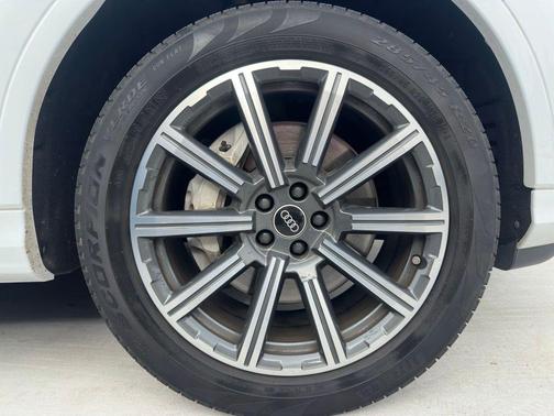 2023 Audi Q7 45 Premium Plus