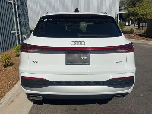 Arkona White 2025 Audi Q5 2.0T quattro Premium