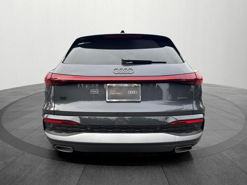 Tambora Gray Metallic 2025 Audi Q5 2.0T quattro Premium