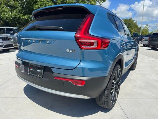 Blue Metallic 2025 Volvo XC40 B5 Ultra Bright Theme