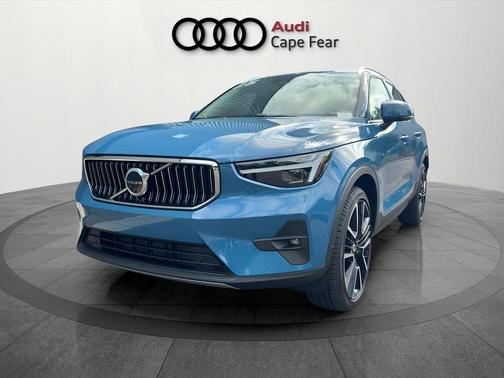 Blue Metallic 2025 Volvo XC40 B5 Ultra Bright Theme