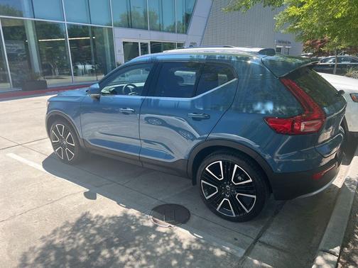 Blue Metallic 2025 Volvo XC40 B5 Ultra Bright Theme