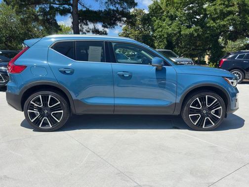 Blue Metallic 2025 Volvo XC40 B5 Ultra Bright Theme