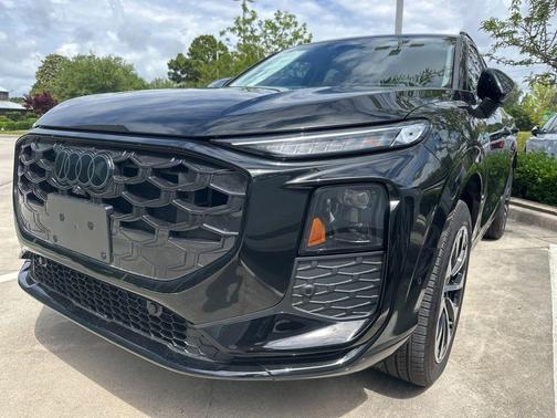 Mythos Black Metallic 2026 Audi Q3 S line