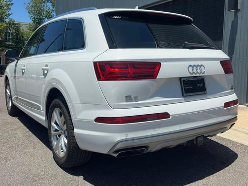 Glacier White Metallic 2018 Audi Q7 3.0T Premium Plus
